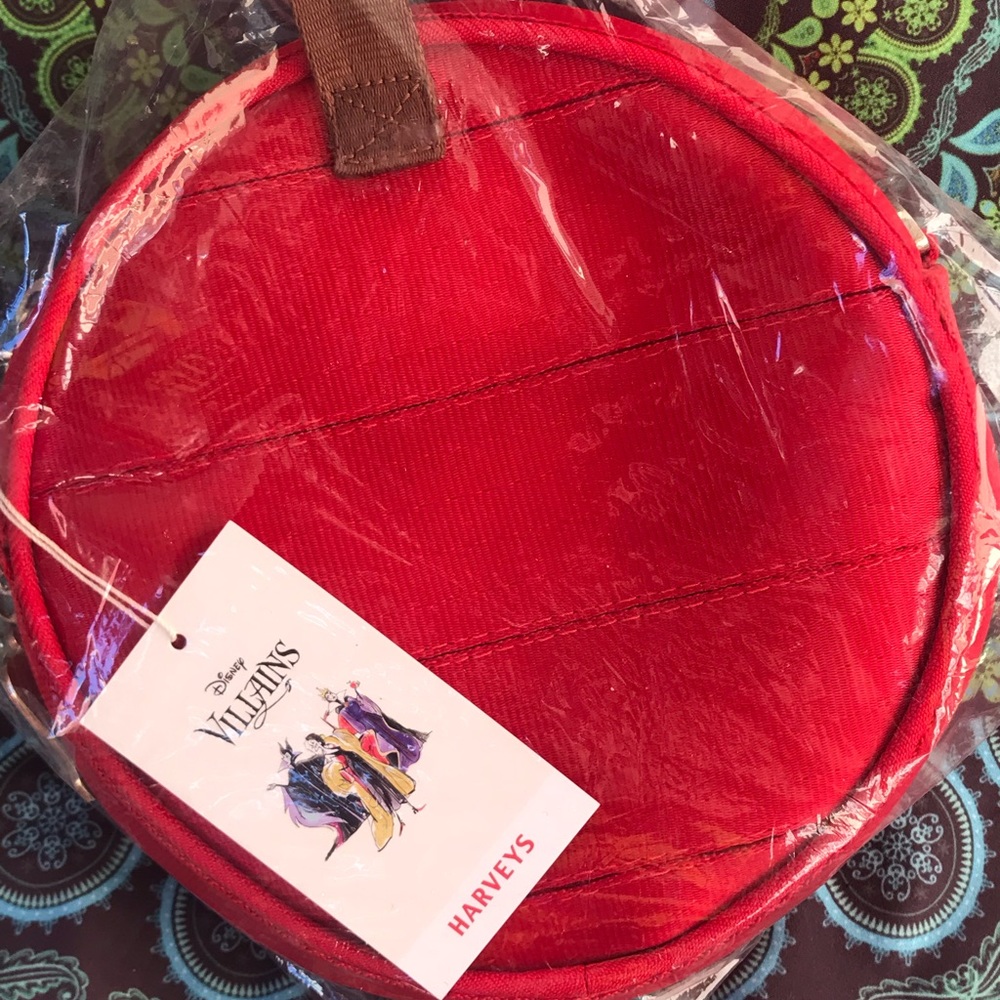 Harveys Disney Snow White Evil Queen Poison Apple - Picture 3 of 8